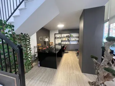 Zyrë me qera në Rruga Hoxha Tahsim, Tiranë, 90 m². Foto 2 nga 10