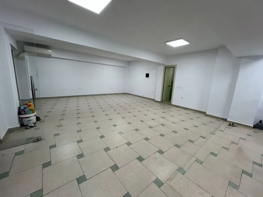 Commercial space for rent in Stacioni i Trenit, Durrës, 70 m². Photo 1 of 3