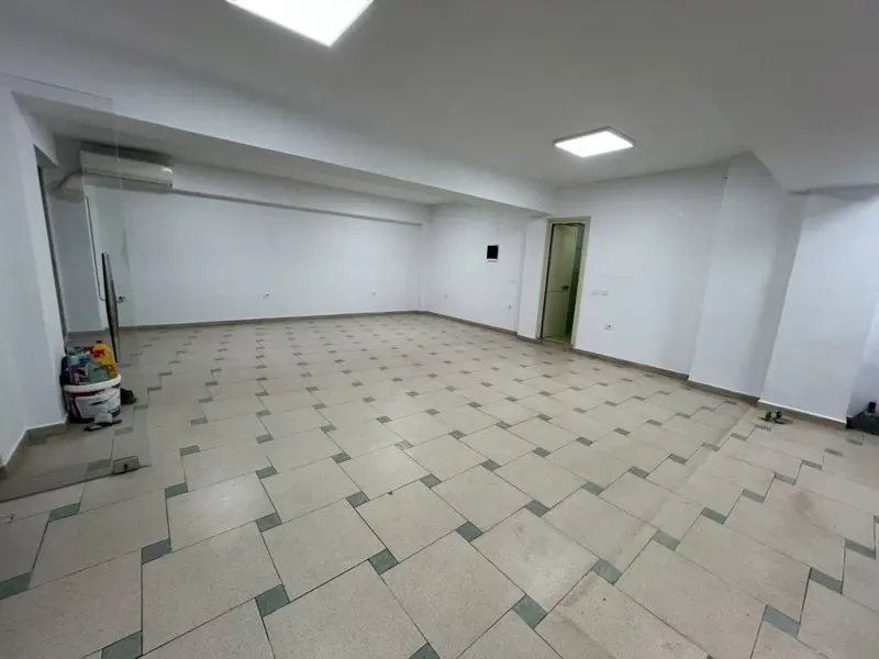 Commercial space for rent in Stacioni i Trenit, Durrës, 70 m²