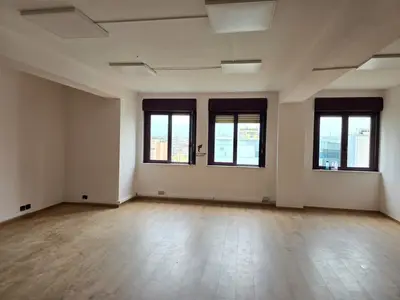 Ufficio in affitto a Sheshi Skënderbej, Tirana, 96 m². Foto 5 di 7