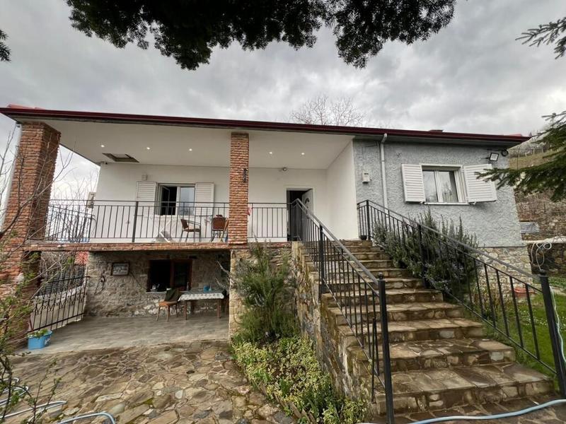 Casa indipendente in vendita a Boboshtice, Coriza, 375 m²