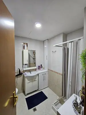 Appartamento 1+1 in affitto a Rruga e Bogdanëve, Tirana, 60 m². Foto 9 di 9
