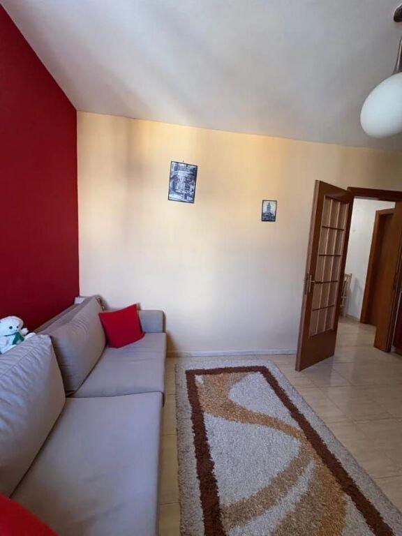 Apartament 1+1 me qera në Rruga e Bogdanëve, Tiranë, 60 m²