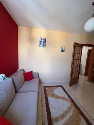 Apartament 1+1 me qera në Rruga e Bogdanëve, Tiranë, 60 m². Foto 1 nga 6