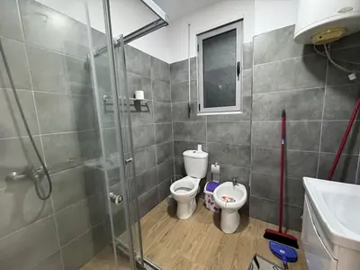 Apartament 2+1 me qera në Qendra e Formimit Profesional ish URT, Durrës, 90 m². Foto 9 nga 9