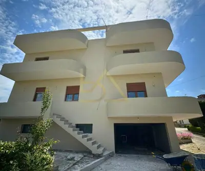 Villa for sale in Shkallnur, Durrës, 580 m². Photo 2 of 3