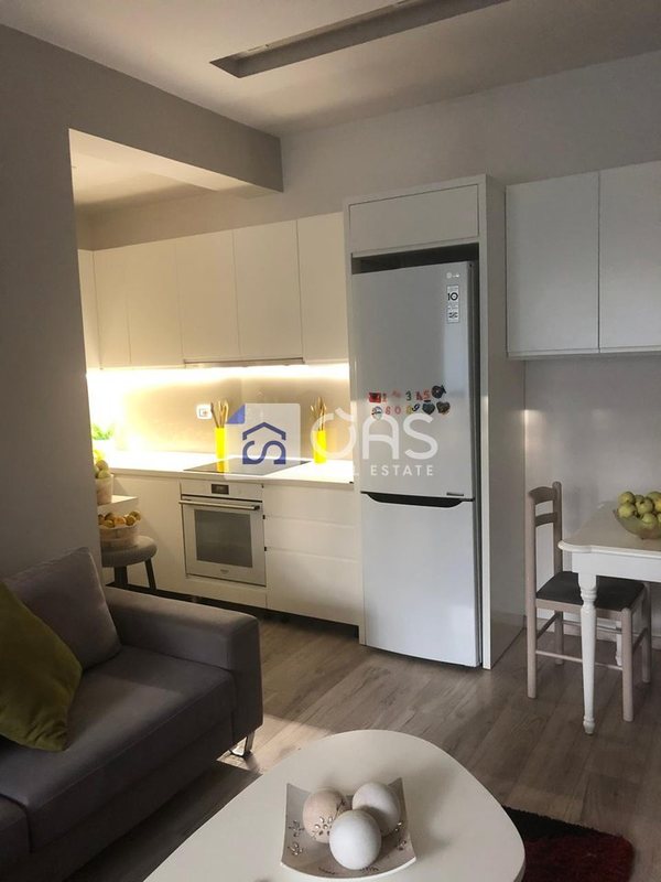 Apartament 2+1 me qera në Komuna e Parisit, Tiranë, 100 m²