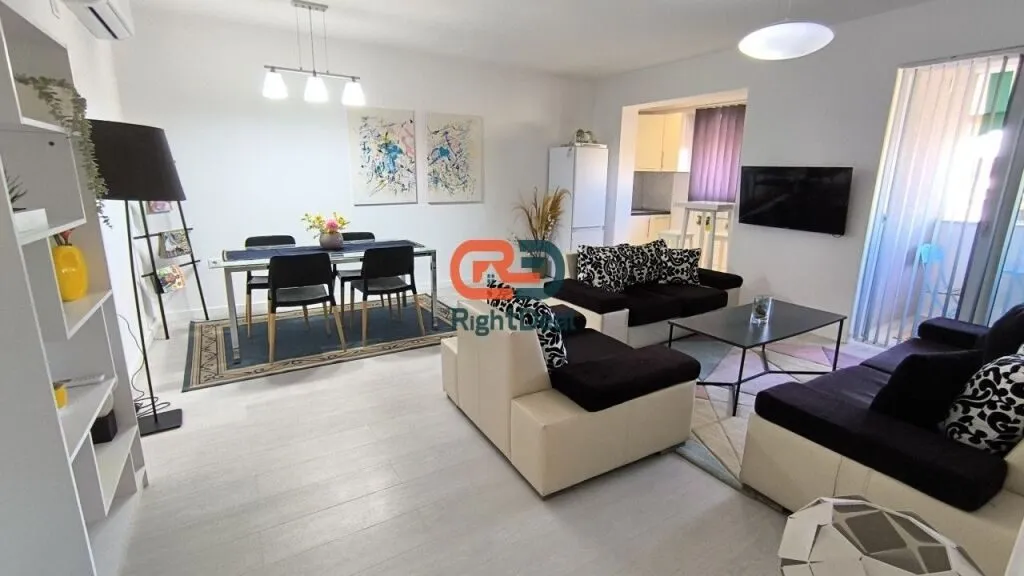 Apartament 2+1 me qera në Rruga Sulejman Pasha, Tiranë, 100 m². Foto 1 nga 8