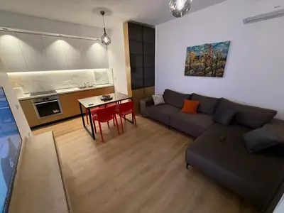 Apartament 2+1 në shitje në Ish Fusha e Aviacionit, Tiranë, 71 m². Foto 1 nga 9