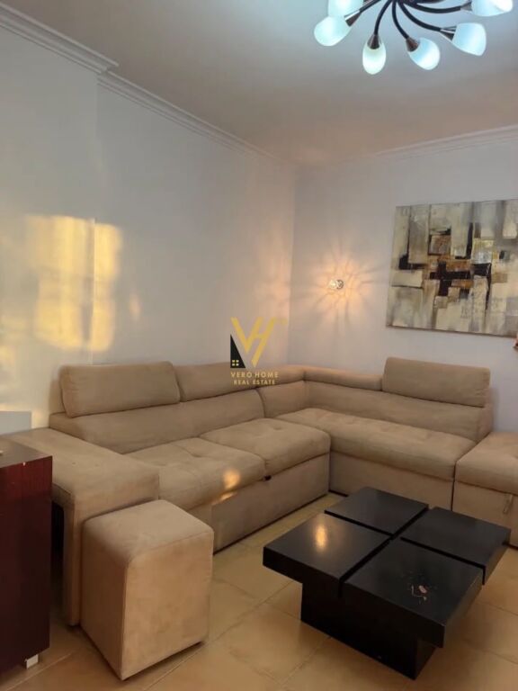 Apartament 2+1 me qera në Komuna e Parisit, Tiranë, 110 m²