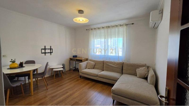 Appartamento 1+1 in affitto a Xhamlliku, Tirana, 50 m²