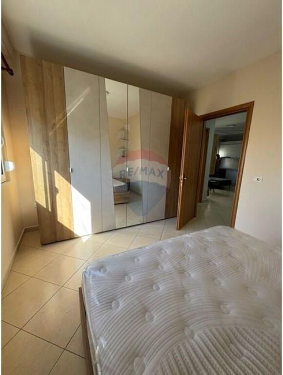Apartament 2+1 me qera në Rruga 4 Deshmoret, Tiranë, 85 m². Foto 2 nga 3