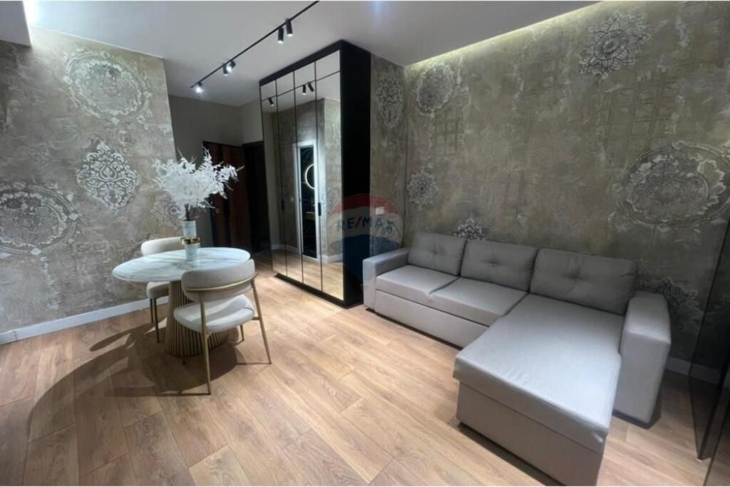Appartamento in vendita a Sheshi Skënderbej, Tirana, 48 m². Foto 1 di 3