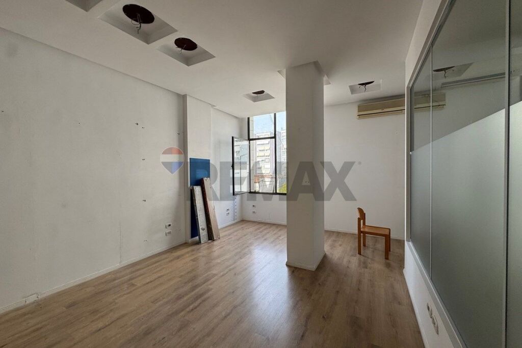 Office for rent in Komuna e Parisit, Tirana, 70 m². Photo 3 of 3