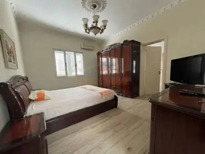 Apartament 2+1 me qera në Rruga Him Kolli, Tiranë, 98 m². Foto 2 nga 9