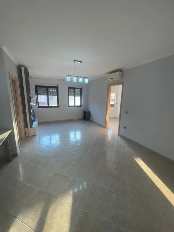 Appartamento in affitto a Blloku, Tirana, 96 m². Foto 1 di 8