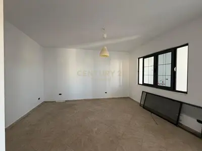 Dupleks në shitje në Komuna e Parisit, Tiranë, 115 m². Foto 3 nga 8