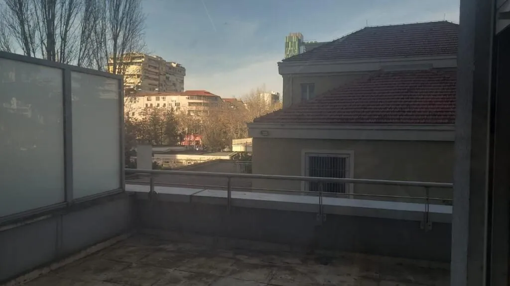 Commercial space for rent in Bulevardi Deshmoret e Kombit, Tirana, 28 m². Photo 1 of 12