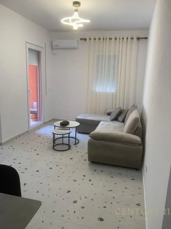 Apartament 1+1 me qera në Rruga 5 Maji, Tiranë, 60 m². Foto 1 nga 6