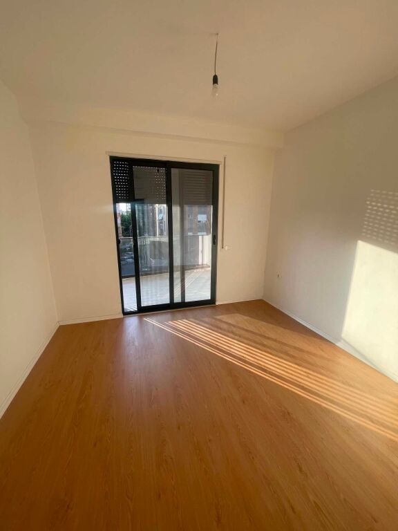 Apartament 2+1 me qera në Rruga Egnatia, Tiranë, 92 m². Foto 1 nga 5