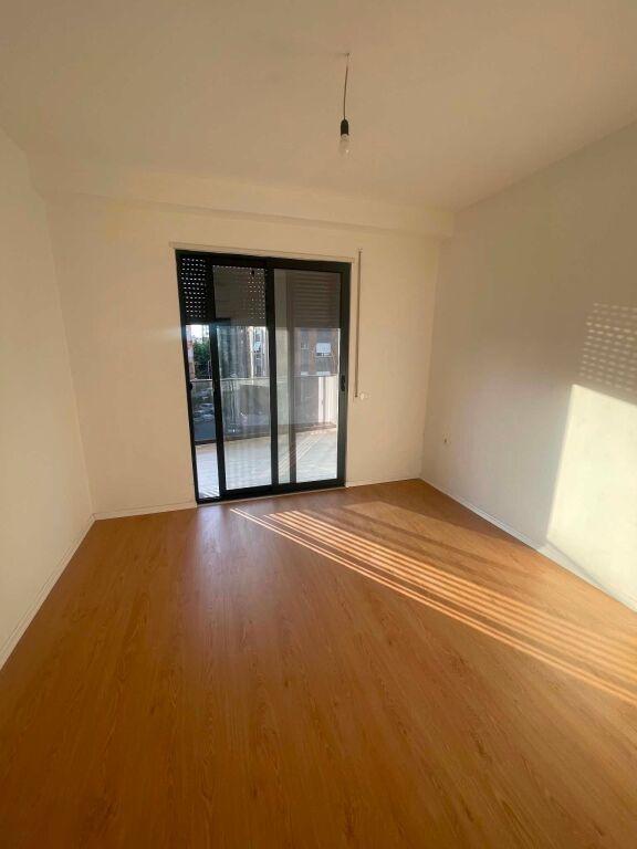 Apartament 2+1 me qera në Rruga Egnatia, Tiranë, 92 m². Foto 1 nga 5
