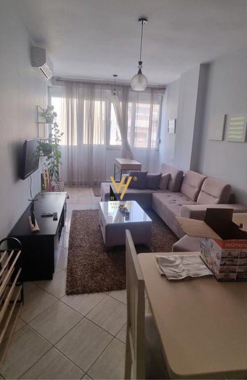 Apartament 1+1 me qera në Sheshi Skënderbej, Tiranë, 70 m²