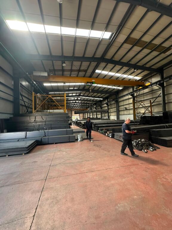 Magazzino in vendita a Vorë, 2.600 m². Foto 1 di 3