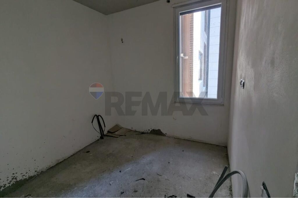 Appartamento in vendita a Pallati me Shigjeta, Tirana, 49 m². Foto 1 di 3