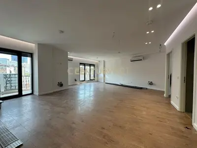 Zyrë me qera në Bulevardi Zogu I, Tiranë, 143 m². Foto 8 nga 8
