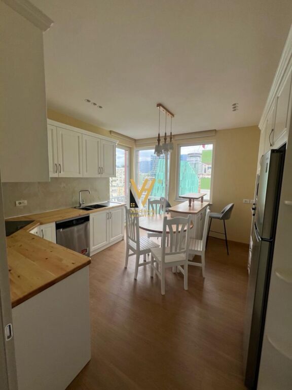 Apartament 2+1 me qera në Blloku, Tiranë, 145 m². Foto 3 nga 3