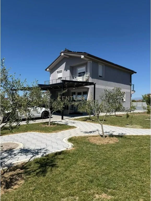 Vilë në shitje në Xhafzotaj, Durrës, 1 000 m². Foto 1 nga 5
