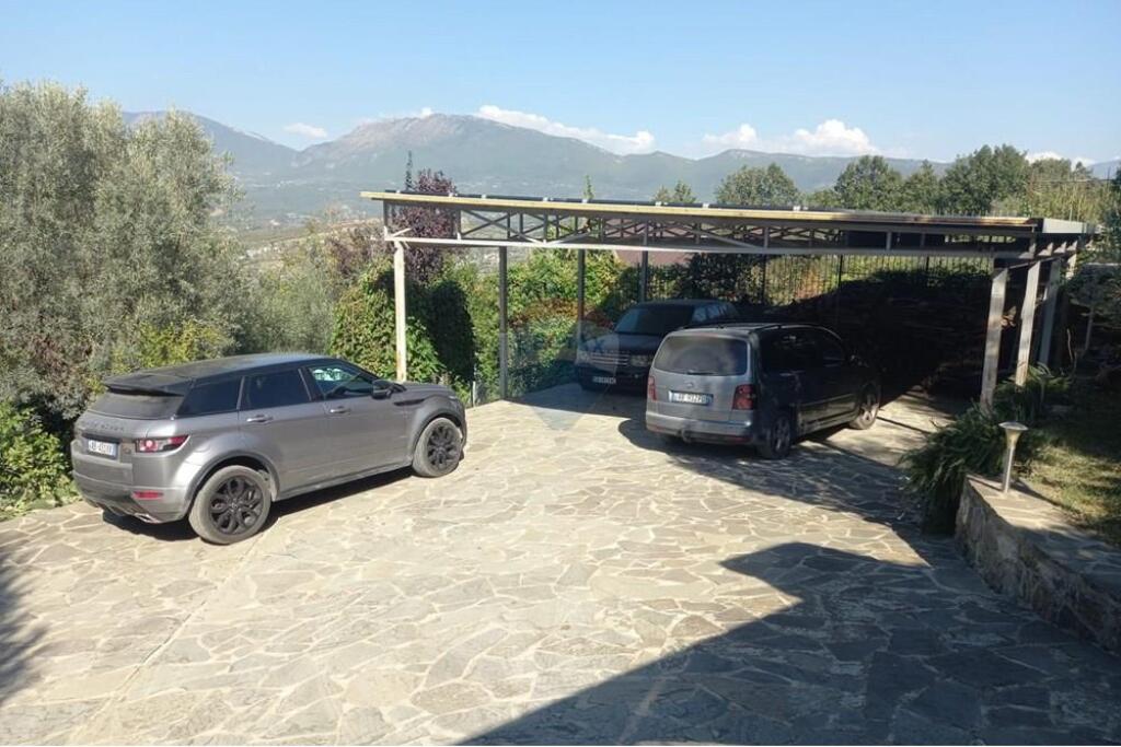 Vilë në shitje në Berzhite, Tiranë, 407 m². Foto 2 nga 3