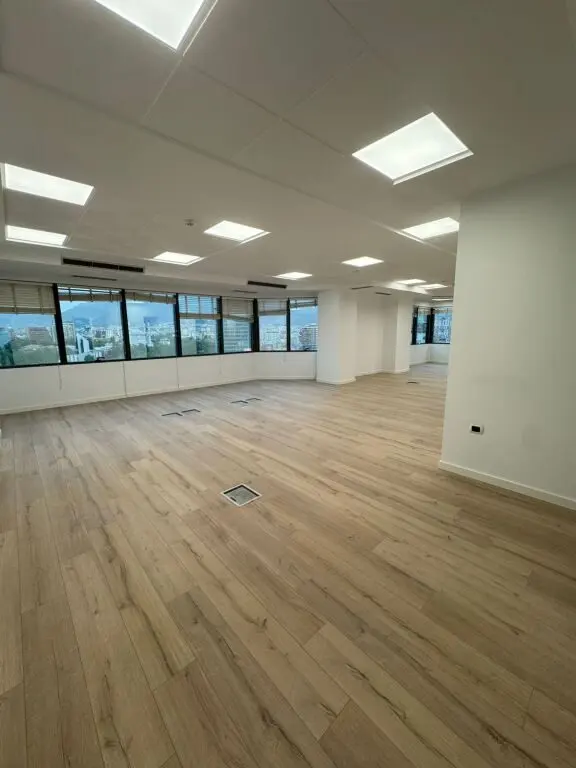 Zyrë me qera në Bulevardi Deshmoret e Kombit, Tiranë, 110 m²