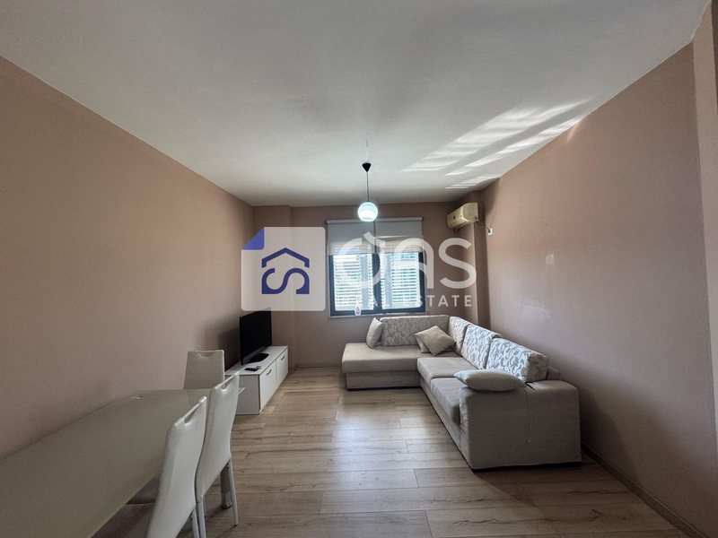 Appartamento 1+1 in affitto a Kopleksi Usluga, Tirana, 65 m²