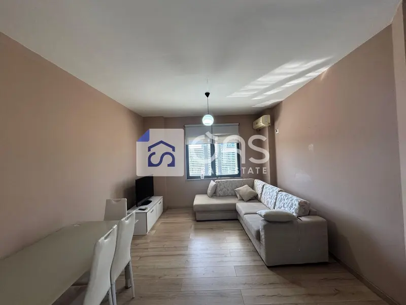 Appartamento 1+1 in affitto a Kopleksi Usluga, Tirana, 65 m²