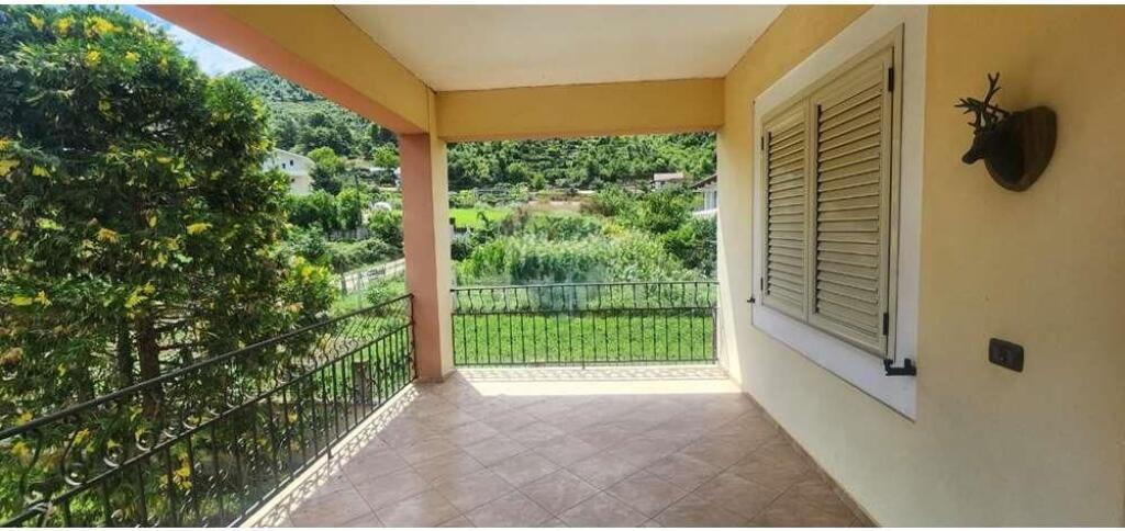 Villa for sale in Peze, Tirana, 500 m². Photo 1 of 3