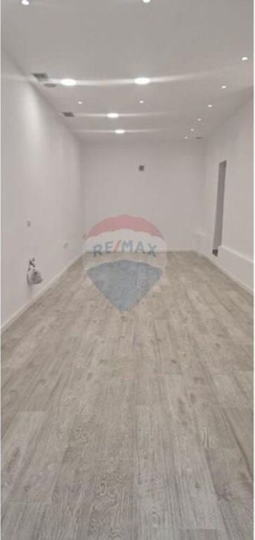 Shop for sale in Rruga e Kavajës, Tirana, 60 m². Photo 3 of 3