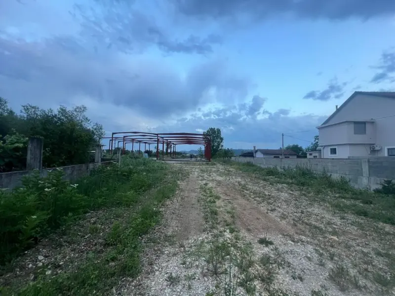 Terreno in vendita a Fushe Preze, Tirana, 8.000 m²
