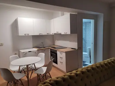Apartament 2+1 me qera në Rruga Perlat Rexhepi, Tiranë, 85 m². Foto 7 nga 12