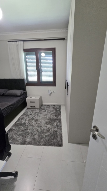 Apartament 3+1 me qera në Vilat Gjermane, Tiranë, 150 m². Foto 7 nga 9
