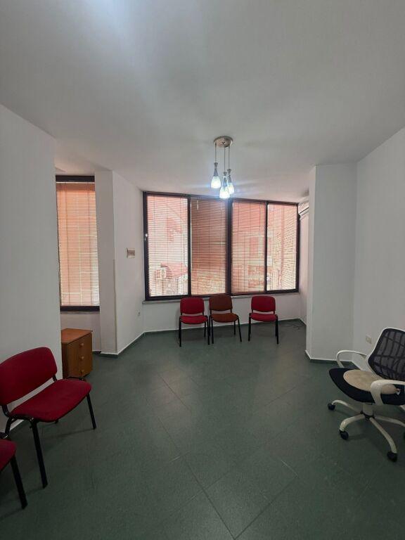 Ufficio in affitto a Tirana, 35 m²