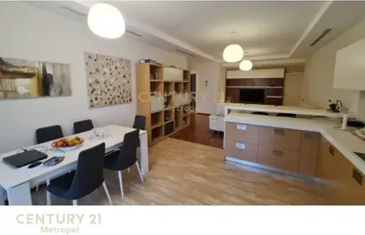 Apartament 2+1 me qera në Vila e Artё, Tiranë, 135 m². Foto 3 nga 9