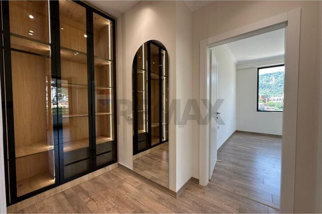 Apartment for sale in Liqeni i Thatë, Tirana, 106 m². Photo 3 of 3