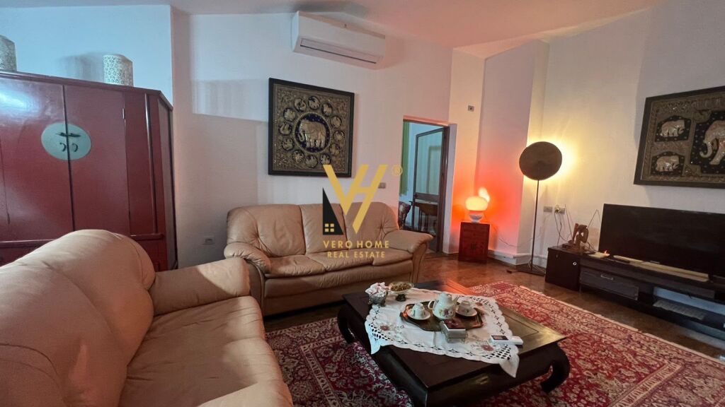 Apartament 2+1 me qera në Komuna e Parisit, Tiranë, 100 m². Foto 1 nga 3
