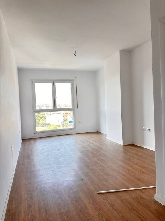 Appartamento 1+1 in vendita a Paskuqan, Kamza, 69 m². Foto 2 di 3
