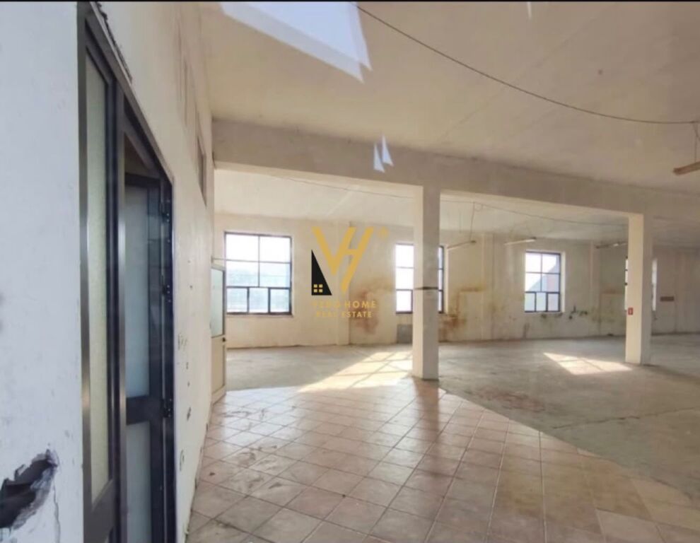 Magazinë me qera në Rruga e Kavajës, Tiranë, 540 m²