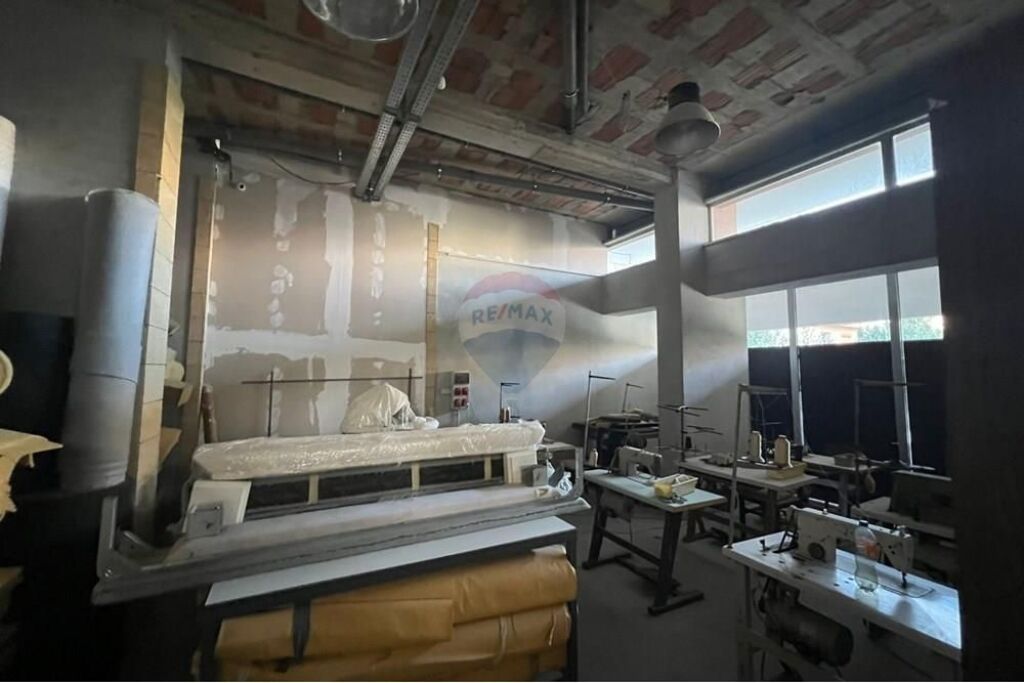 Shop for sale in Don Bosko, Tirana, 225 m². Photo 3 of 3