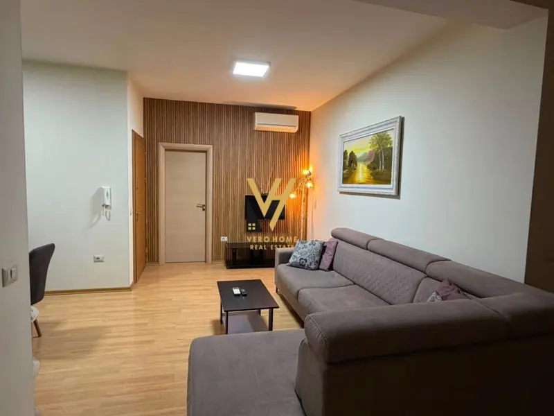 Appartamento 3+1 in affitto ad Inxhinieria e Ndertimit, Tirana, 170 m²