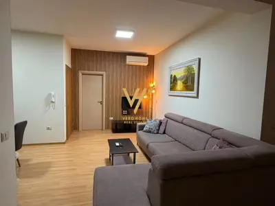Appartamento 3+1 in affitto ad Inxhinieria, Tirana, 170 m². Foto 1 di 8
