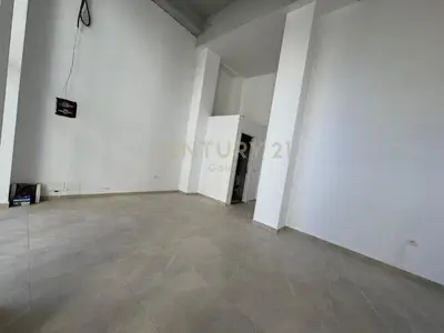 Ambient biznesi me qera në Rruga Riza Cerova, Tiranë, 35 m². Foto 3 nga 3